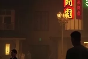 《旧城手艺人》老巷里修表师傅低头作业的侧影